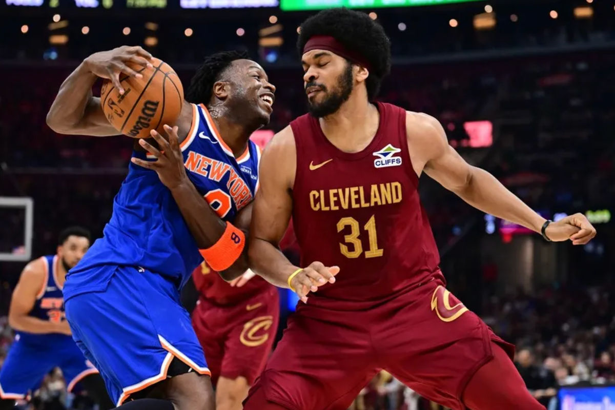 Apr 2, 2025; Cleveland, Ohio, USA; New York Knicks forward OG Anunoby (8) drives to the basket against Cleveland Cavaliers center Jarrett Allen (31) during the first half at Rocket Arena. Mandatory Credit: Ken Blaze-Imagn Images