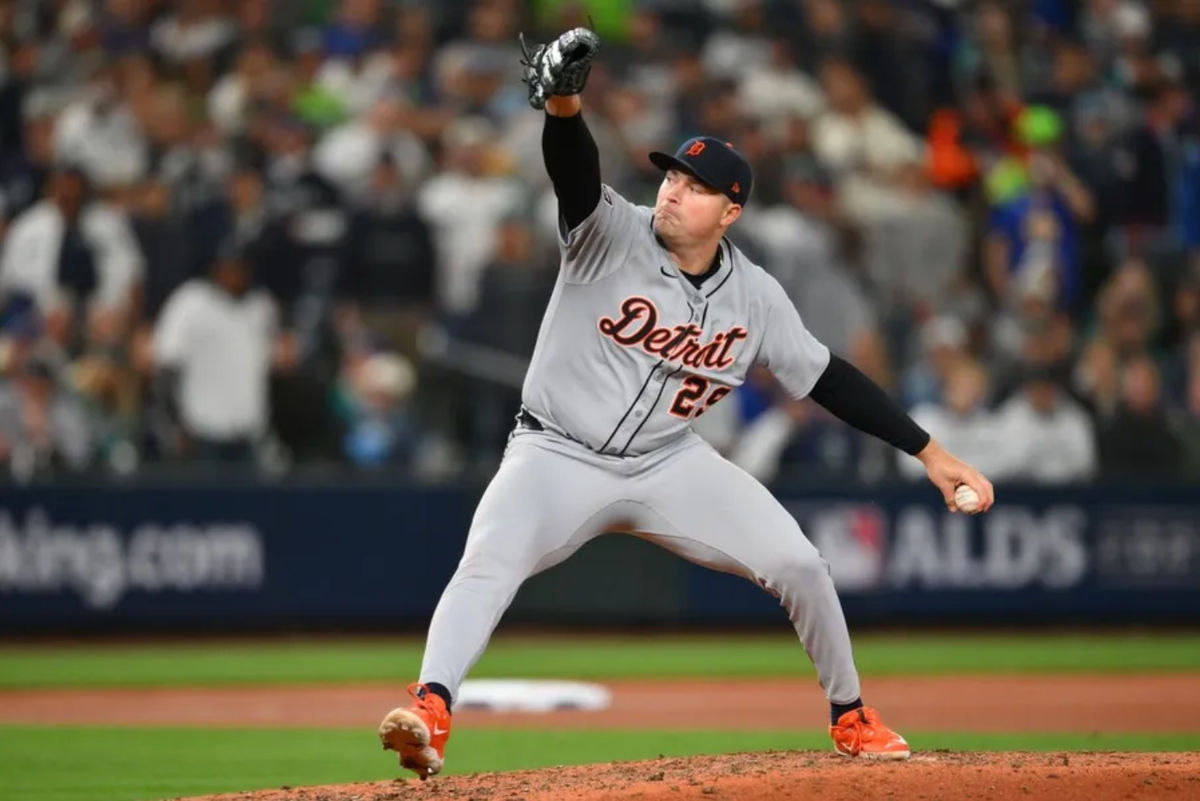 5 de octubre de 2025; Seattle, Washington, EE. UU.; El lanzador de los Tigres de Detroit, Tarik Skubal (29), lanza contra los Marineros de Seattle en la séptima entrada del segundo juego de la ronda de la Serie Divisional de la Liga Americana (ALDS) de los playoffs de la MLB de 2025 en el T-Mobile Park. Crédito obligatorio: Steven Bisig-Imagn Images.