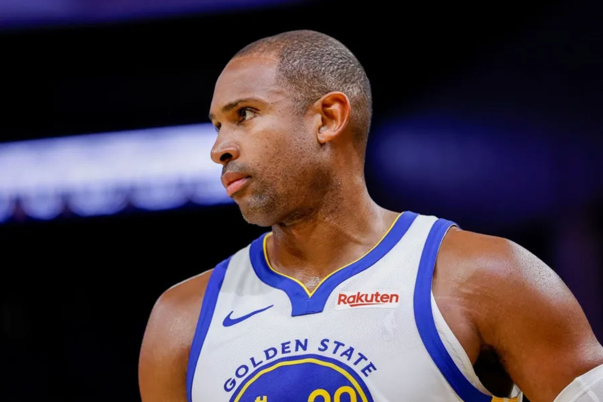 23 de octubre de 2025; San Francisco, California, EE. UU.; El pívot de los Golden State Warriors, Al Horford (20), reacciona contra los Denver Nuggets durante el último cuarto en el Chase Center. Crédito obligatorio: Bob Kupbens-Imagn Images