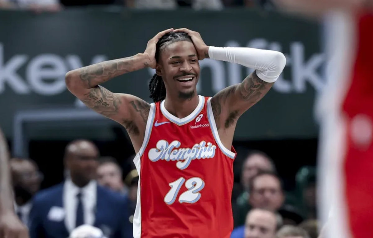 7 de marzo de 2025; Dallas, Texas, EE. UU.; El base de los Memphis Grizzlies, Ja Morant (12), reacciona durante el segundo tiempo del partido contra los Dallas Mavericks en el American Airlines Center. Crédito obligatorio: Kevin Jairaj-Imagn Images