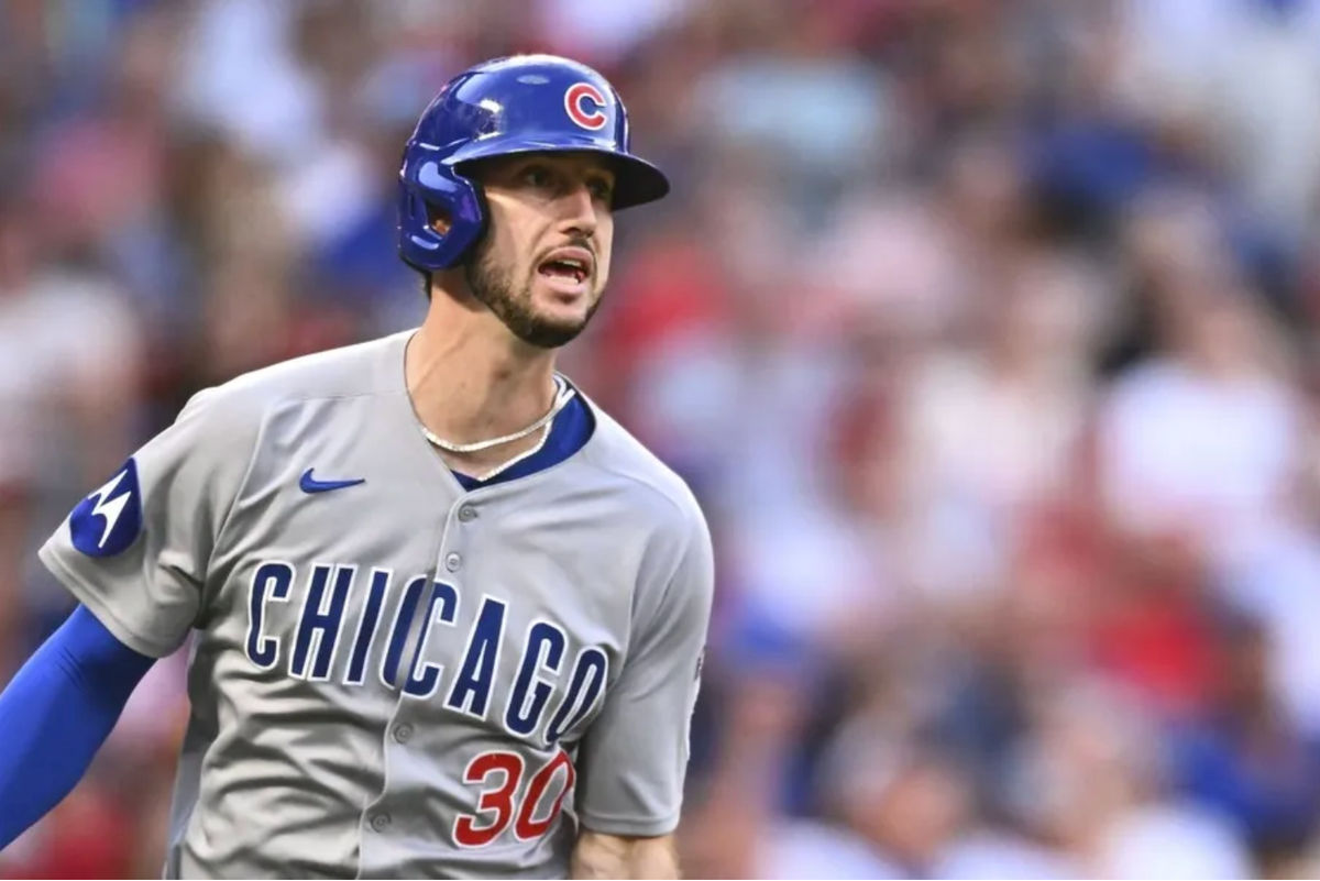 23 de agosto de 2025; Anaheim, California, EE. UU.; El jardinero de los Chicago Cubs, Kyle Tucker (30), conecta un jonrón de dos carreras contra los Los Angeles Angels durante la tercera entrada en el Angel Stadium. Crédito obligatorio: Jonathan Hui-Imagn Images