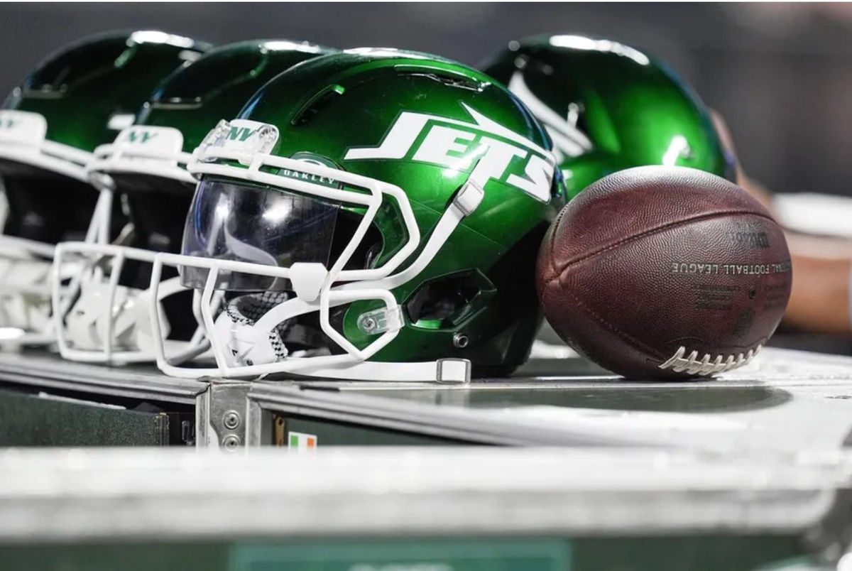 17 de agosto de 2024; Charlotte, Carolina do Norte, EUA; Capacetes do New York Jets durante o segundo tempo da partida contra o Carolina Panthers no Bank of America Stadium. Crédito obrigatório: Jim Dedmon-Imagn Images