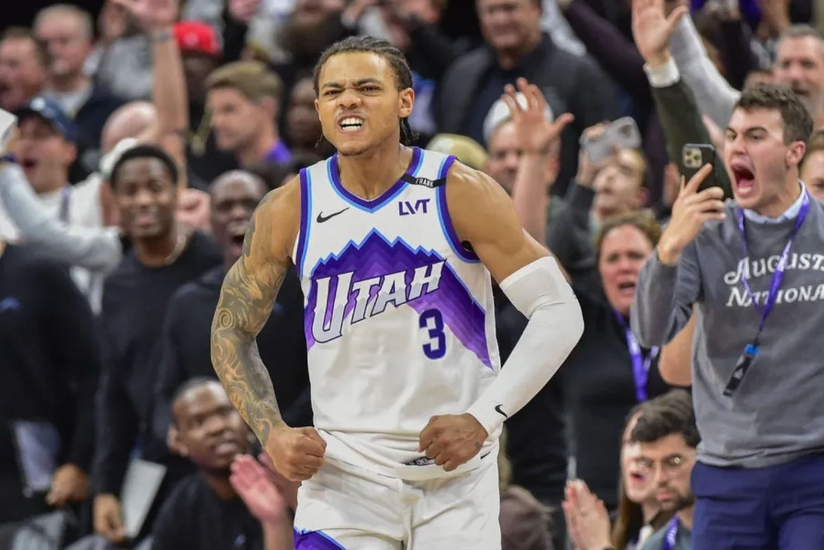 16 de novembro de 2025; Salt Lake City, Utah, EUA; O armador do Utah Jazz, Keyonte George (3), comemora a cesta da vitória durante a segunda prorrogação contra o Chicago Bulls no Delta Center. Crédito obrigatório: Peter Creveling-Imagn Images