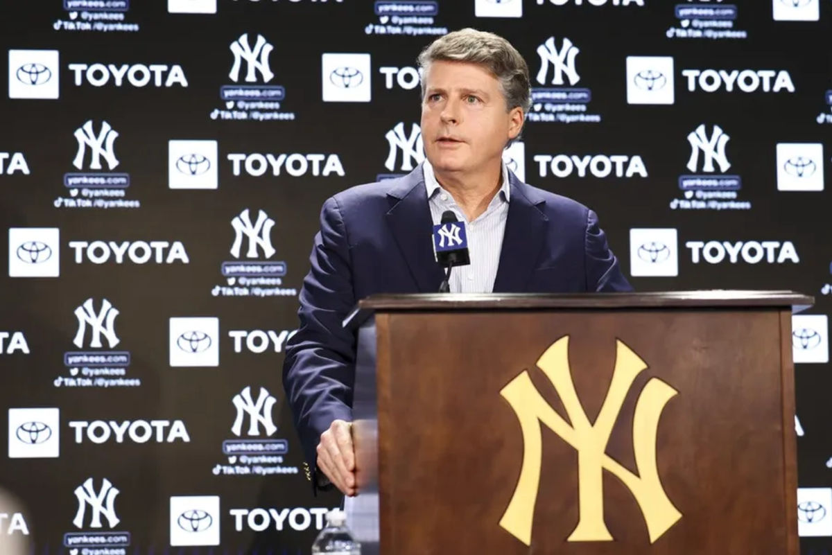 21 de dezembro de 2022; Bronx, Nova York, EUA; Hal Steinbrenner durante uma coletiva de imprensa no Yankee Stadium. Crédito obrigatório: Jessica Alcheh-Imagn Images