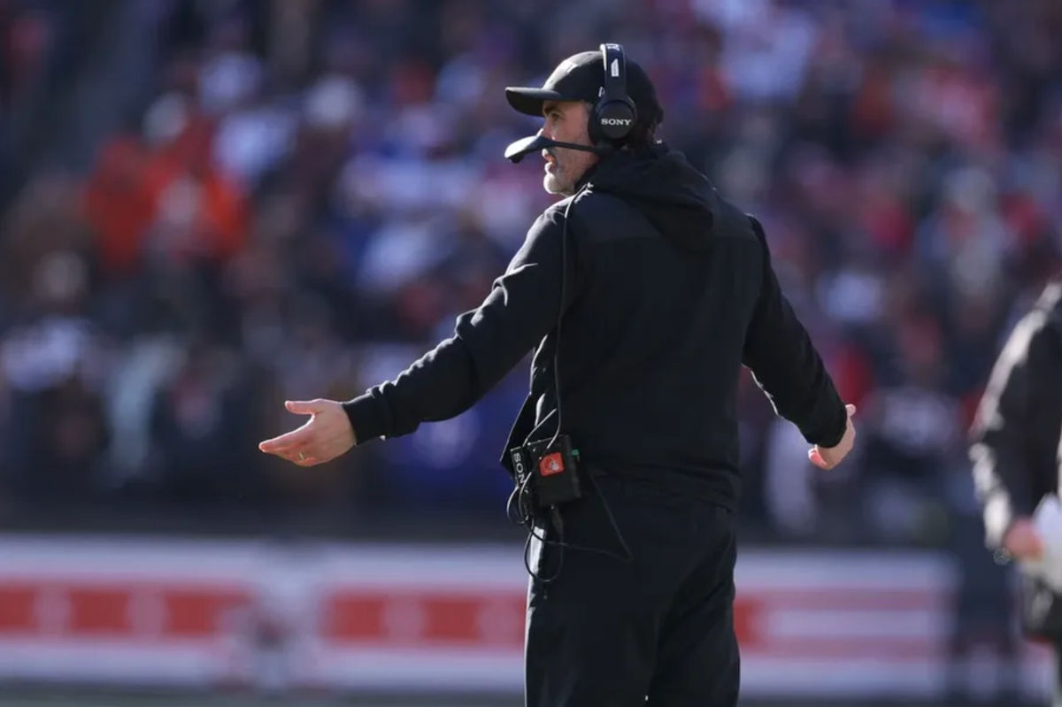 Cleveland Browns head coach Kevin Stefanski reacts on the sidelines against the Buffalo Bills during the first half at Huntington Bank Field. Mandatory Credit: Scott Galvin-Imagn Images