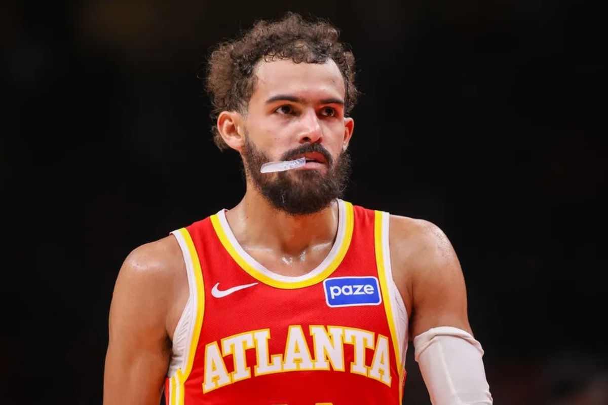 27 de diciembre de 2025; Atlanta, Georgia, EE. UU.; El base de los Atlanta Hawks, Trae Young (11), en acción contra los New York Knicks en el tercer cuarto en el State Farm Arena. Crédito obligatorio: Brett Davis-Imagn Images