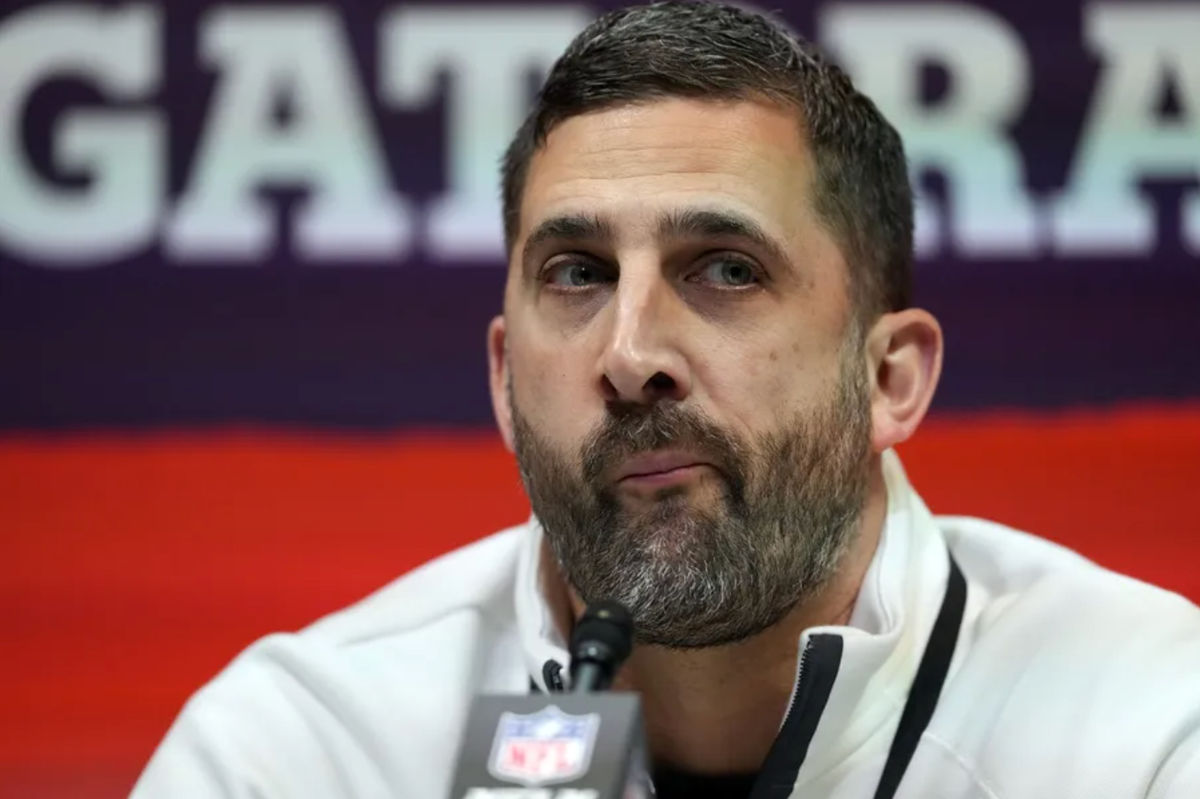 3 de fevereiro de 2025; Nova Orleans, LA, EUA; O técnico do Philadelphia Eagles, Nick Sirianni, discursa durante a noite de abertura do Super Bowl LIX no Caesars Superdome. Crédito obrigatório: James Lang-Imagn Images