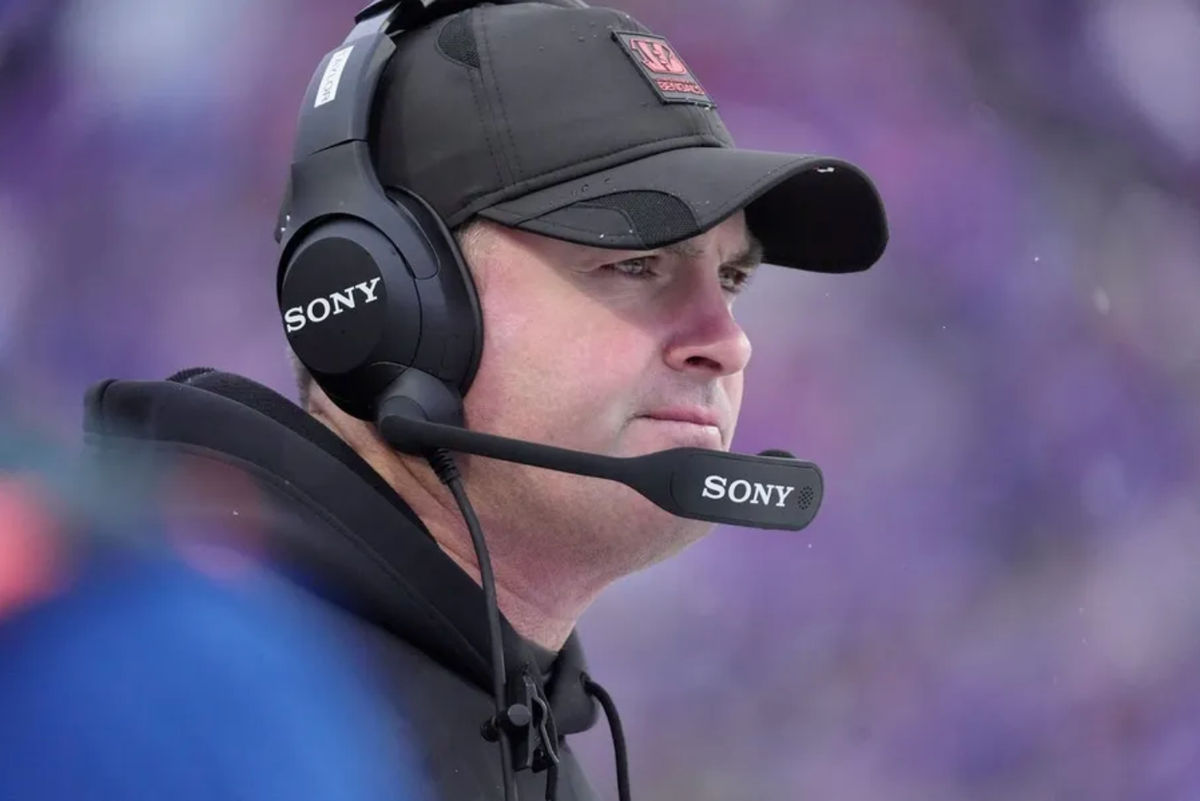 El entrenador en jefe de los Cincinnati Bengals, Zac Taylor, mantiene la vista puesta en la jugada durante la acción de la segunda mitad en el Highmark Stadium en Orchard Park el 7 de diciembre de 2025. FOTO USA TODAY SPORTS IMAGES