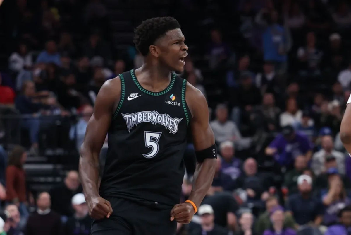 10 de noviembre de 2025; Salt Lake City, Utah, EE. UU.; El base de los Minnesota Timberwolves, Anthony Edwards (5), reacciona a una jugada contra los Utah Jazz durante la segunda mitad en el Delta Center. Crédito obligatorio: Rob Gray-Imagn Images