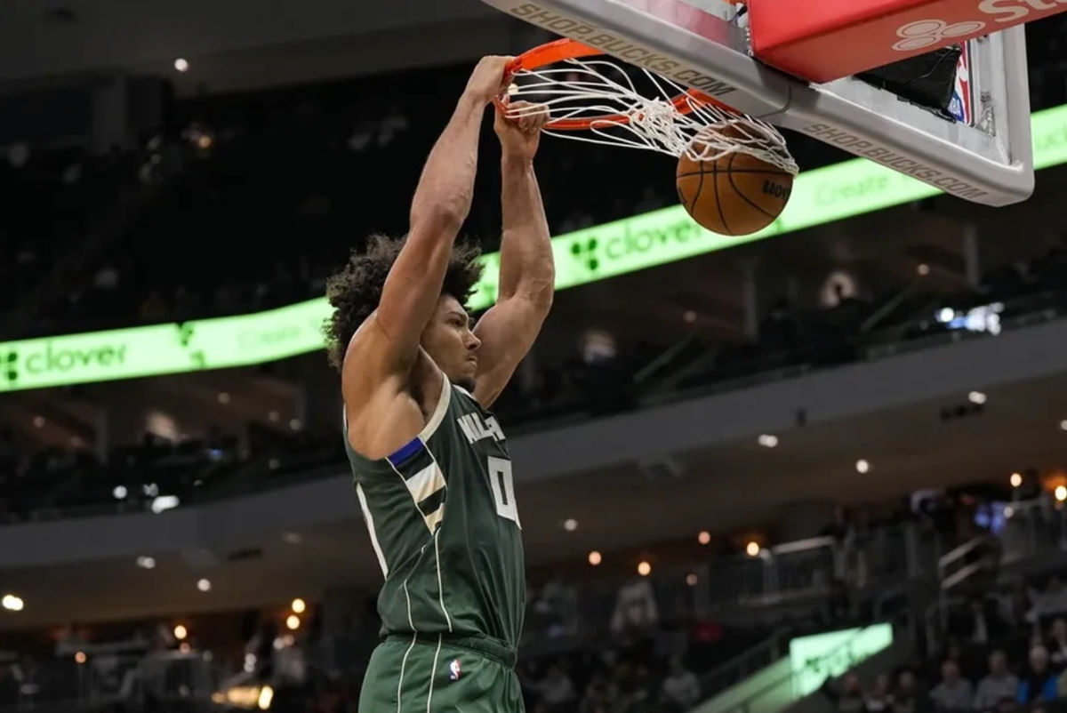 Feb 25, 2026; Milwaukee, Wisconsin, USA; Milwaukee Bucks center Jericho Sims (00) dunks during the fourth quarter against the Cleveland Cavaliers at Fiserv Forum. Mandatory Credit: Jeff Hanisch-Imagn Images