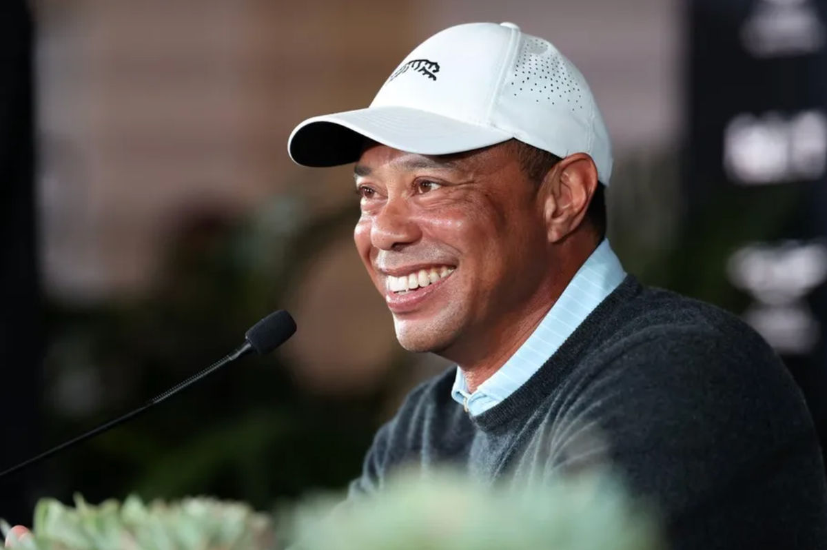 17 de febrero de 2026; Pacific Palisades, CA, EE. UU.; El anfitrión del torneo Genesis Invitational, Tiger Woods, habla con los medios durante una conferencia de prensa en el Riviera Country Club. Crédito obligatorio: Kiyoshi Mio-Imagn Images