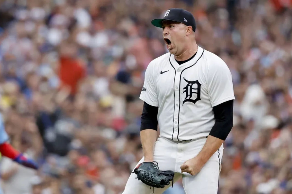 26 de julio de 2025; Detroit, Michigan, EE. UU.; El lanzador de los Tigres de Detroit, Tarik Skubal (29), reacciona tras poncharse para cerrar la sexta entrada contra los Azulejos de Toronto en el Comerica Park. Crédito obligatorio: Rick Osentoski-Imagn Images