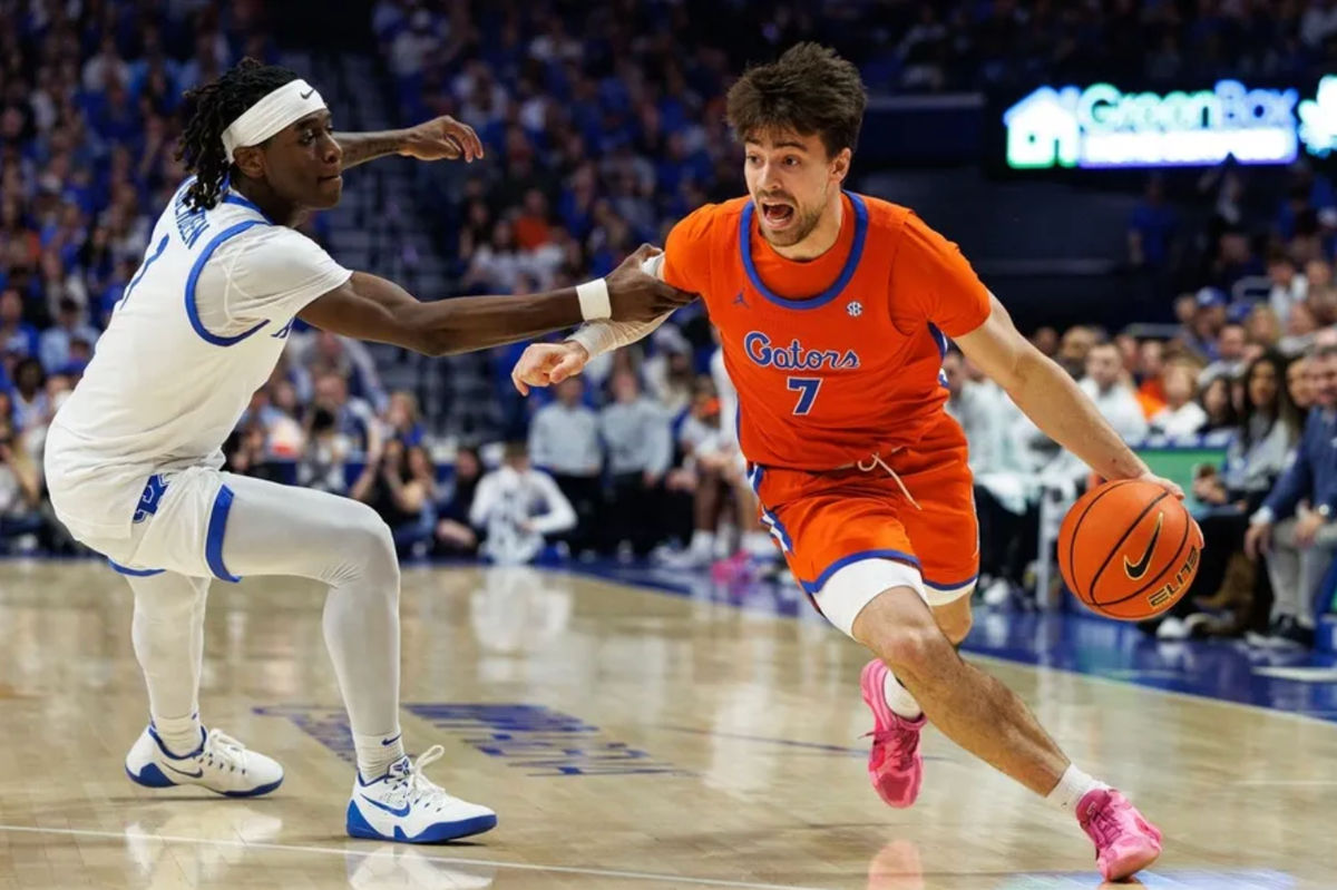 Mar 7, 2026; Lexington, Kentucky, USA; Florida Gators guard Urban Klavzar (7) drives to the basket against Kentucky Wildcats guard Denzel Aberdeen (1) during the first half at Rupp Arena at Central Bank Center. Mandatory Credit: Jordan Prather-Imagn Images