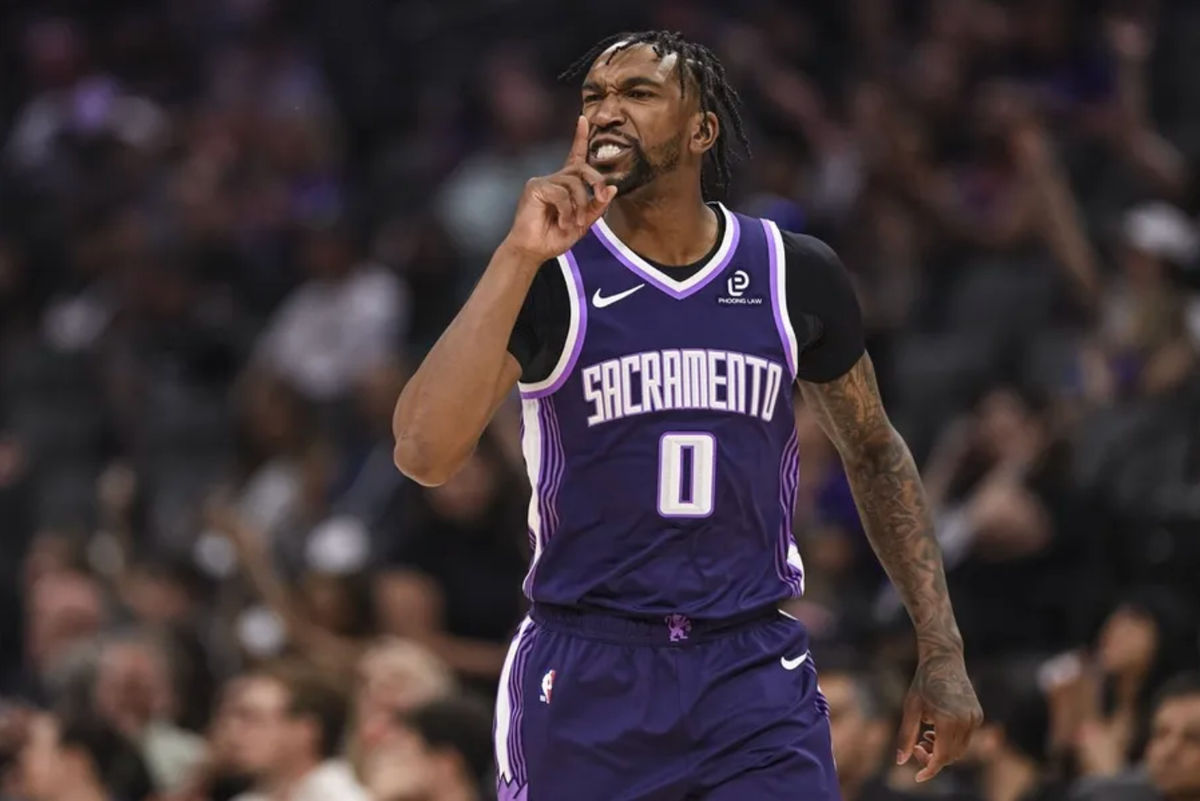 22 de marzo de 2026; Sacramento, California, EE. UU.; El base de los Sacramento Kings, Malik Monk (0), reacciona tras anotar un triple durante el primer cuarto contra los Brooklyn Nets en el Golden 1 Center. Crédito obligatorio: Justine Willard-Imagn Images