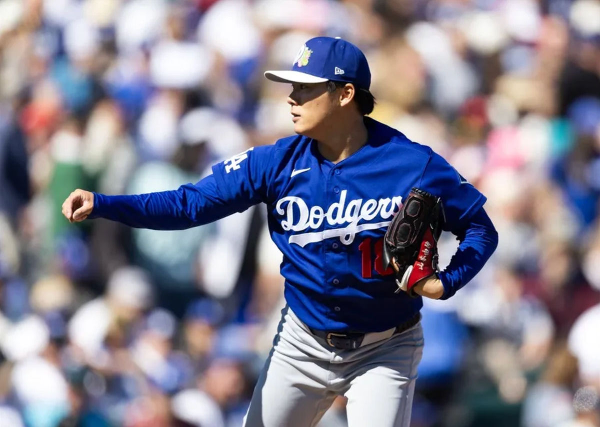 21 de febrero de 2026; Tempe, Arizona, EE. UU.; El lanzador de los Dodgers de Los Ángeles, Yoshinobu Yamamoto, contra los Angelinos de Los Ángeles durante un partido de entrenamiento de primavera en el Estadio Tempe Diablo. Crédito obligatorio: Mark J. Rebilas-Imagn Images