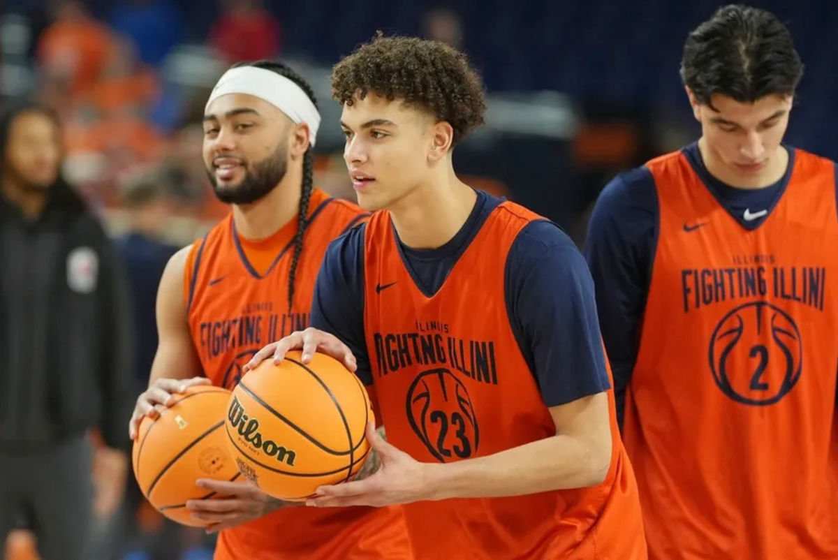 3 de abril de 2026; Indianápolis, IN, EUA; O armador do Illinois Fighting Illini, Keaton Wagler (23), observa durante um treino antes da Final Four do Torneio da NCAA de 2026 no Lucas Oil Stadium. Crédito obrigatório: Robert Deutsch-Imagn Images