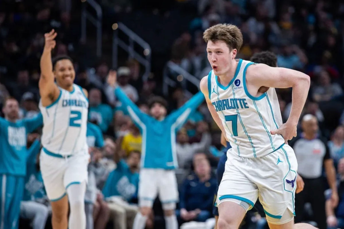 Charlotte Hornets guard Kon Knueppel (7) celebrates a made basket in the second half against the Indiana Pacers at Gainbridge Fieldhouse.