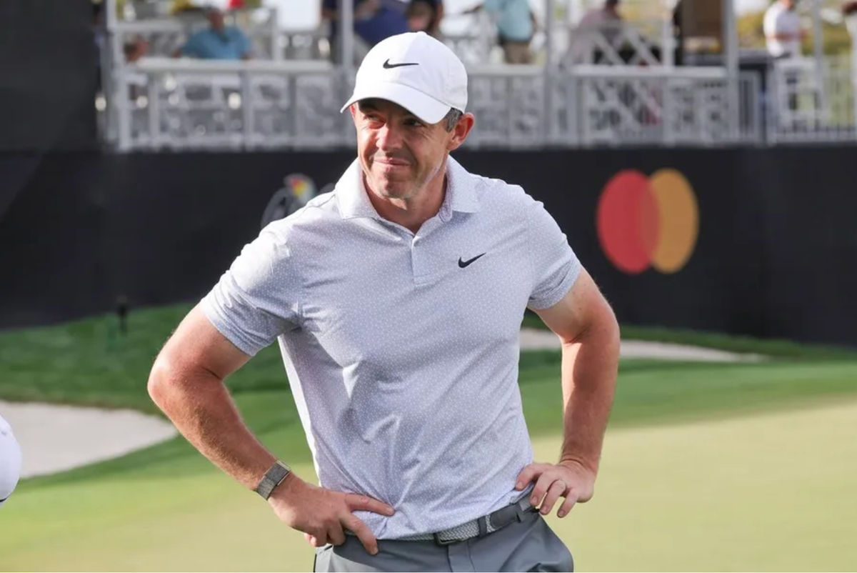 5 de março de 2026; Orlando, Flórida, EUA; Rory McIlroy caminha no green do buraco 14 durante a primeira rodada do torneio de golfe Arnold Palmer Invitational. Crédito obrigatório: Reinhold Matay-Imagn Images