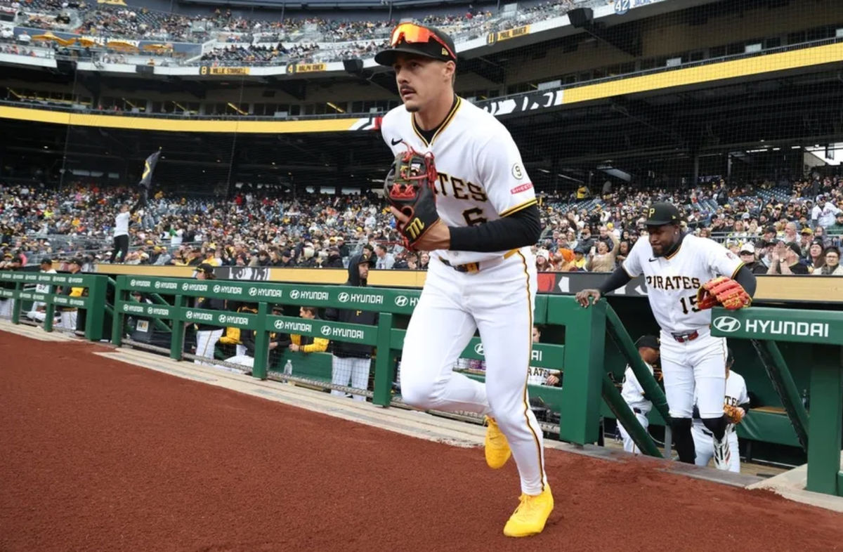 Apr 5, 2026; Pittsburgh, Pennsylvania, USA; Pittsburgh Pirates shortstop Konnor Griffin (6) and center fielder Oneil Cruz (15) take the field for the first inning against the Baltimore Orioles at PNC Park. Mandatory Credit: Charles LeClaire-Imagn Images