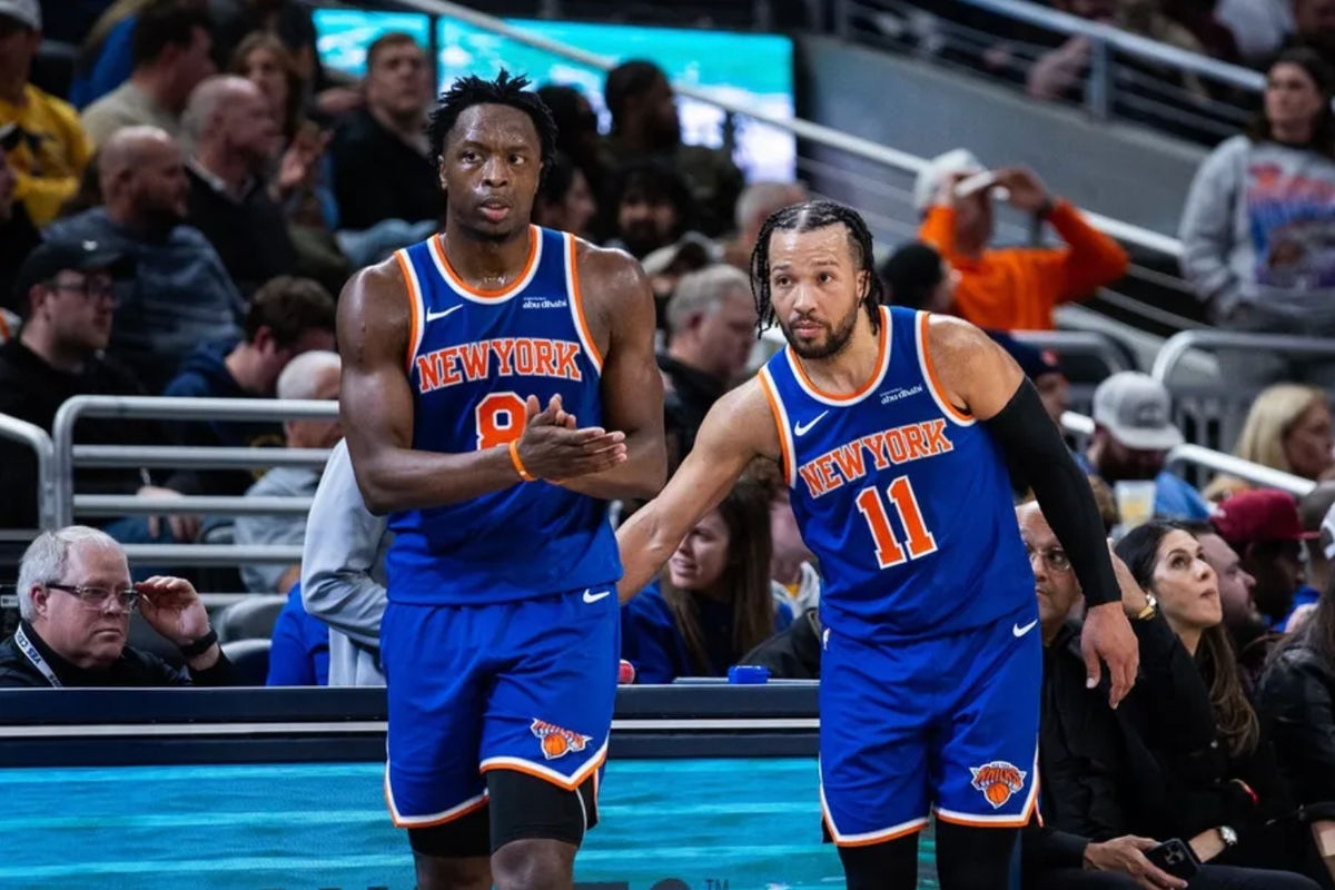 Mar 13, 2026; Indianapolis, Indiana, USA; sNew York Knicks forward/guard Og Anunoby (8) and guard Jalen Brunson (11) in the second half against the Indiana Pacers at Gainbridge Fieldhouse. Mandatory Credit: Trevor Ruszkowski-Imagn Images