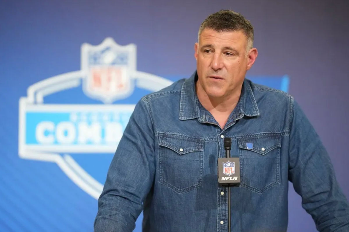 25 de fevereiro de 2026; Indianápolis, IN, EUA; O técnico do New England Patriots, Mike Vrabel, discursa durante o NFL Scouting Combine no Indiana Convention Center. Crédito obrigatório: Kirby Lee-Imagn Images