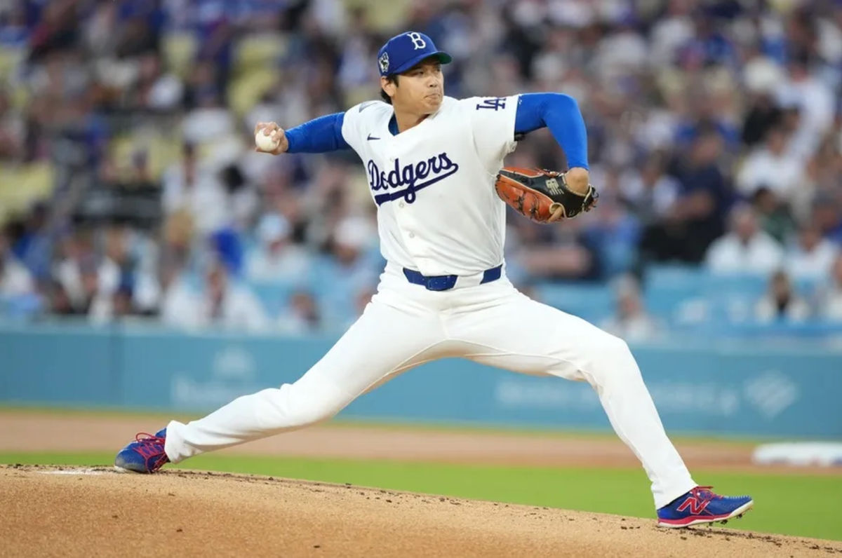 15 de abril de 2026; Los Angeles, Califórnia, EUA; Shohei Ohtani, jogador versátil do Los Angeles Dodgers, arremessa contra o New York Mets na primeira entrada no Dodger Stadium. Crédito obrigatório: Kirby Lee-Imagn Images