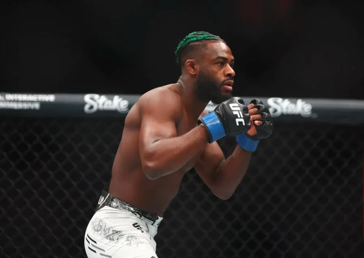 13 de abril de 2024; Las Vegas, Nevada, EUA; Aljamain Sterling durante o UFC 300 na T-Mobile Arena. Crédito obrigatório: Mark J. Rebilas-Imagn Images