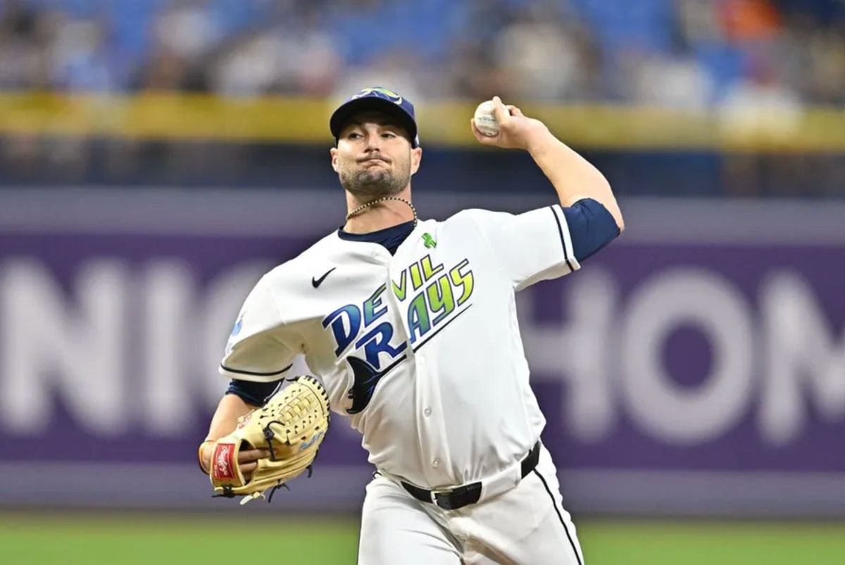 1º de maio de 2026; São Petersburgo, Flórida, EUA; O arremessador do Tampa Bay Rays, Shane McClanahan (18), lança uma bola durante a primeira entrada contra o San Francisco Giants no Tropicana Field. Crédito obrigatório: Pablo Robles-Imagn Images