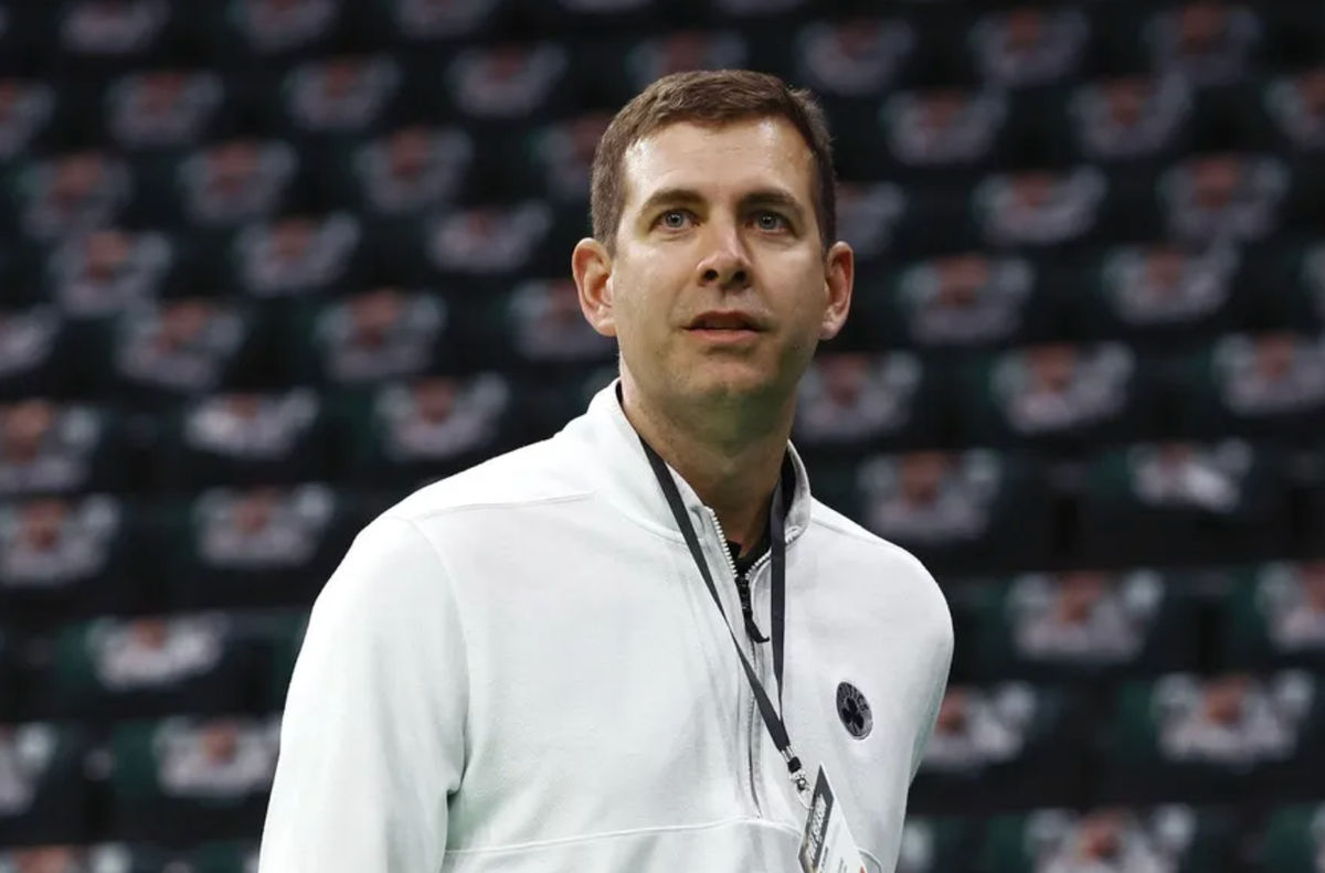 28 de febrero de 2025; Boston, Massachusetts, EE. UU.; Brad Stevens, presidente de operaciones de baloncesto de los Boston Celtics, antes del partido contra los Cleveland Cavaliers en el TD Garden. Crédito obligatorio: Winslow Townson-Imagn Images