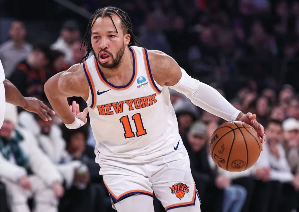 Dec 25, 2023; New York, New York, USA; New York Knicks guard Jalen Brunson (11) dribbles during the first quarter against the Milwaukee Bucks at Madison Square Garden. credits: Vincent Carchietta-USA TODAY Sports