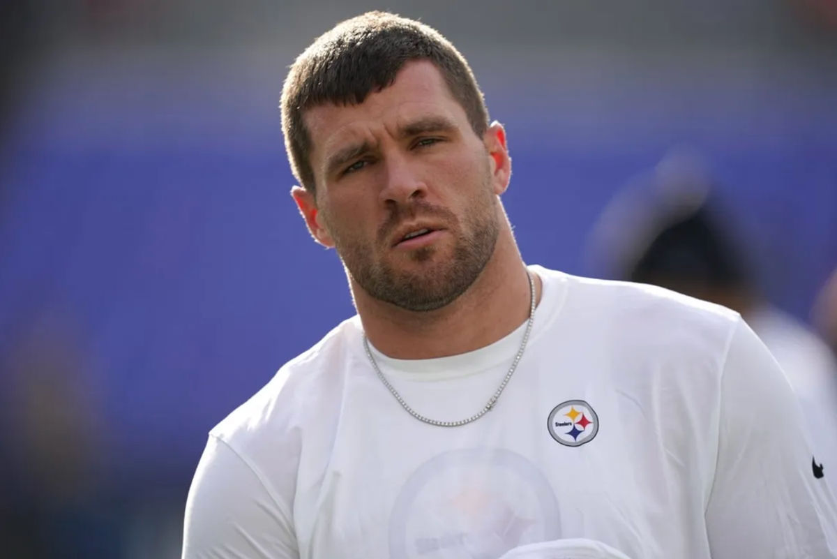 7 de diciembre de 2025; Baltimore, Maryland, EE. UU.; El linebacker de los Pittsburgh Steelers, T.J. Watt (90), calienta antes del partido contra los Baltimore Ravens en el M&T Bank Stadium. Crédito obligatorio: Mitch Stringer-Imagn Images
