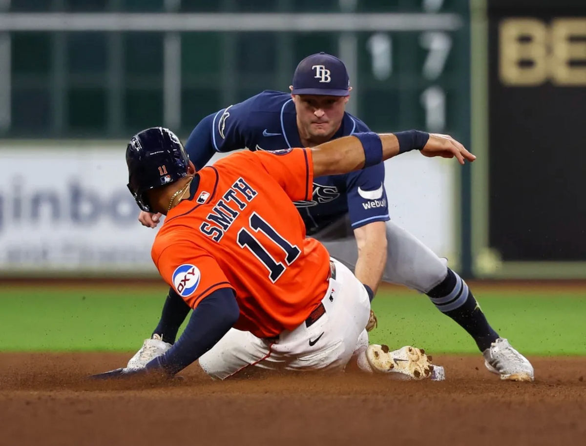 Jul 3, 2026; Houston, Texas, USA; Tampa Bay Rays second baseman Ben Williamson (15) tags out Houston Astros right fielder Cam Smith (11) during the fourth inning at Daikin Park. Mandatory Credit: Thomas Shea-Imagn Images