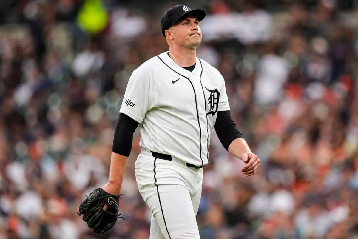 O arremessador do Detroit Tigers, Tarik Skubal (29), sai do campo após arremessar contra o Athletics durante a quinta entrada no Comerica Park em Detroit na terça-feira, 7 de julho de 2026.