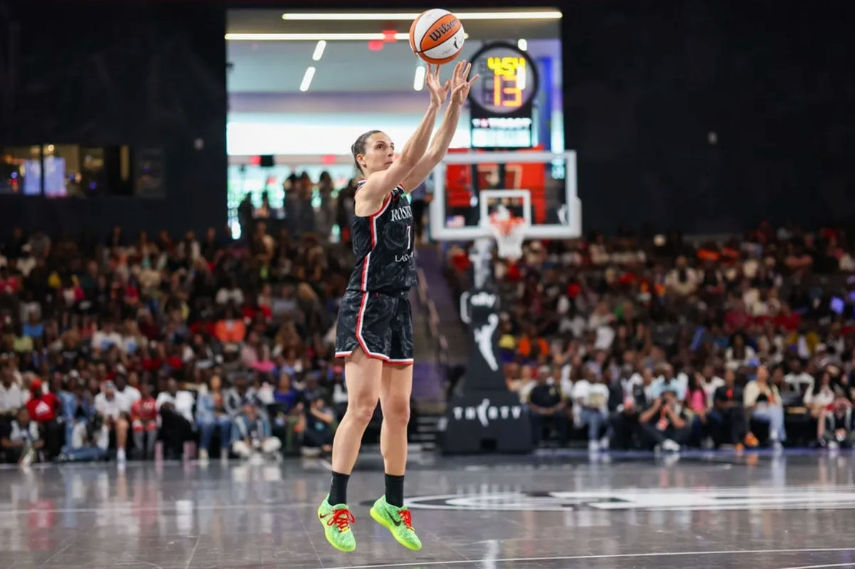 Jul 11, 2026; College Park, Georgia, USA; Portland Fire guard Teja Oblak (7) shoots against the Atlanta Dream in the fourth quarter at Gateway Center Arena at College Park. Mandatory Credit: Brett Davis-Imagn Images