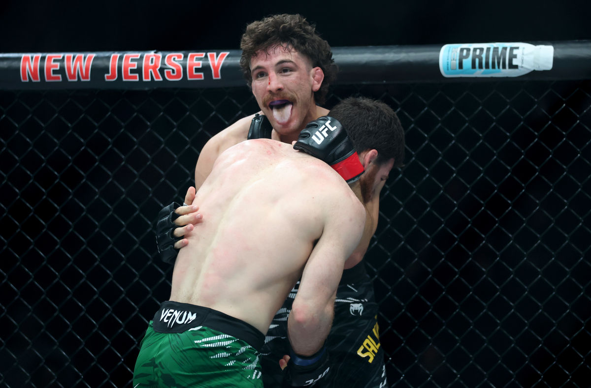 Jun 7, 2025; Newark, New Jersey, UNITED STATES; Quillan Salkilld (red gloves) fights Yanal Ashmouz (blue gloves) during UFC 316 at Prudential Center. Mandatory Credit: Vincent Carchietta-Imagn Images
