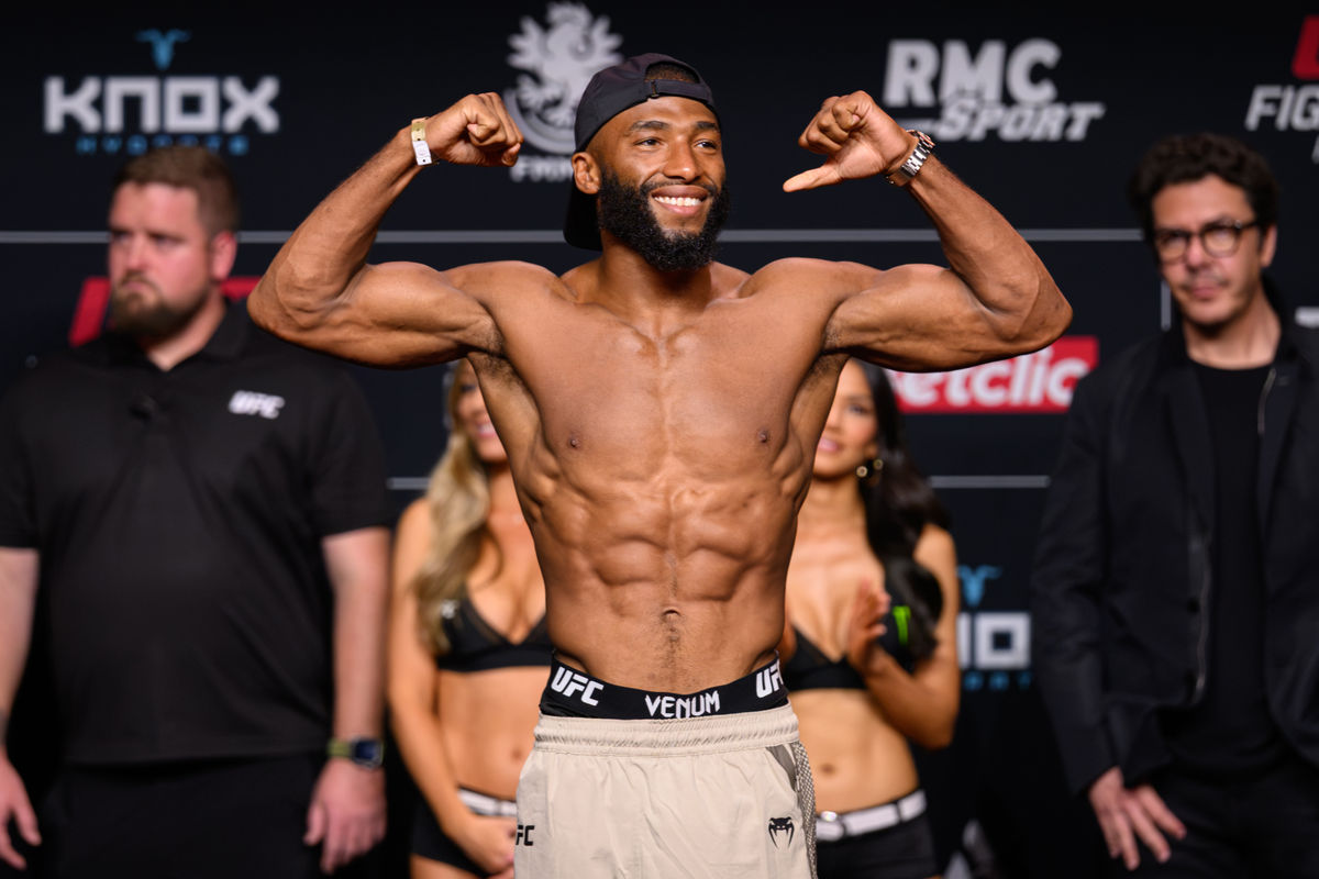 4 de setembro de 2026; Paris, França; Salahdine Parnasse, peso-leve do UFC, durante a pesagem para o UFC Fight Night na Accor Arena. Crédito obrigatório: Per Haljestam-Imagn Images