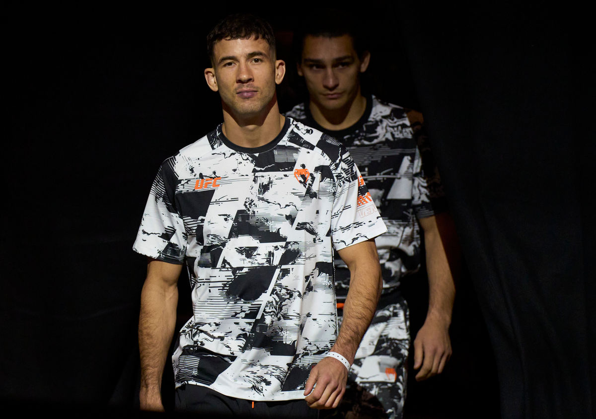 20 de março de 2026; Londres, REINO UNIDO; Axel Sola, da França, na pesagem para o UFC Fight Night na O2 Arena. Crédito obrigatório: Peter van den Berg-Imagn Images