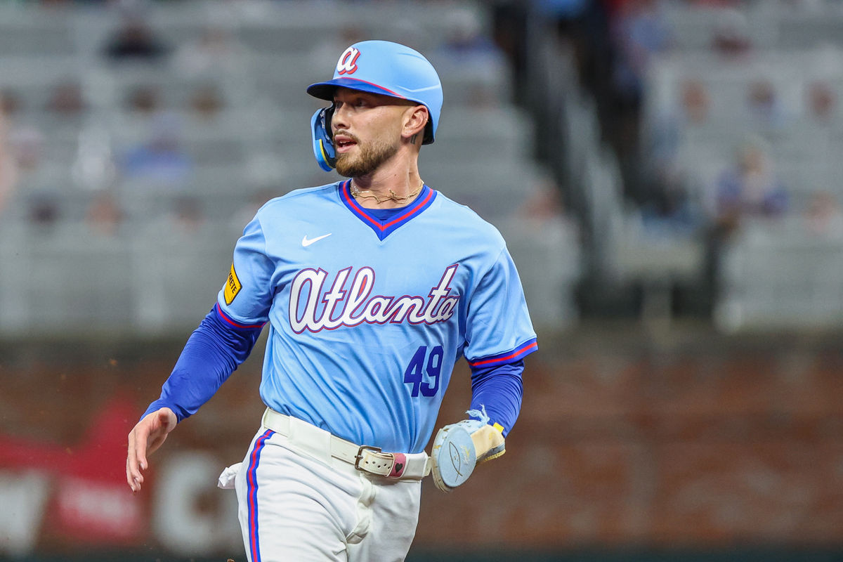 12 de setembro de 2026; Cumberland, Geórgia, EUA; O jogador de campo central do Atlanta Braves, Dashawn Keirsey Jr. (49), corre para a terceira base contra o Philadelphia Phillies durante a oitava entrada no Truist Park. Crédito obrigatório: Jordan Godfree-Imagn Images