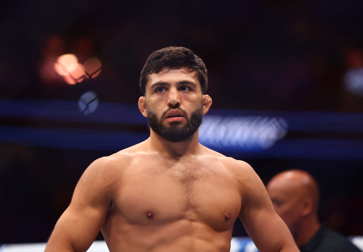 13 de abril de 2024; Las Vegas, Nevada, EUA; Arman Tsarukyan durante o UFC 300 na T-Mobile Arena. Crédito obrigatório: Mark J. Rebilas-USA TODAY Sports