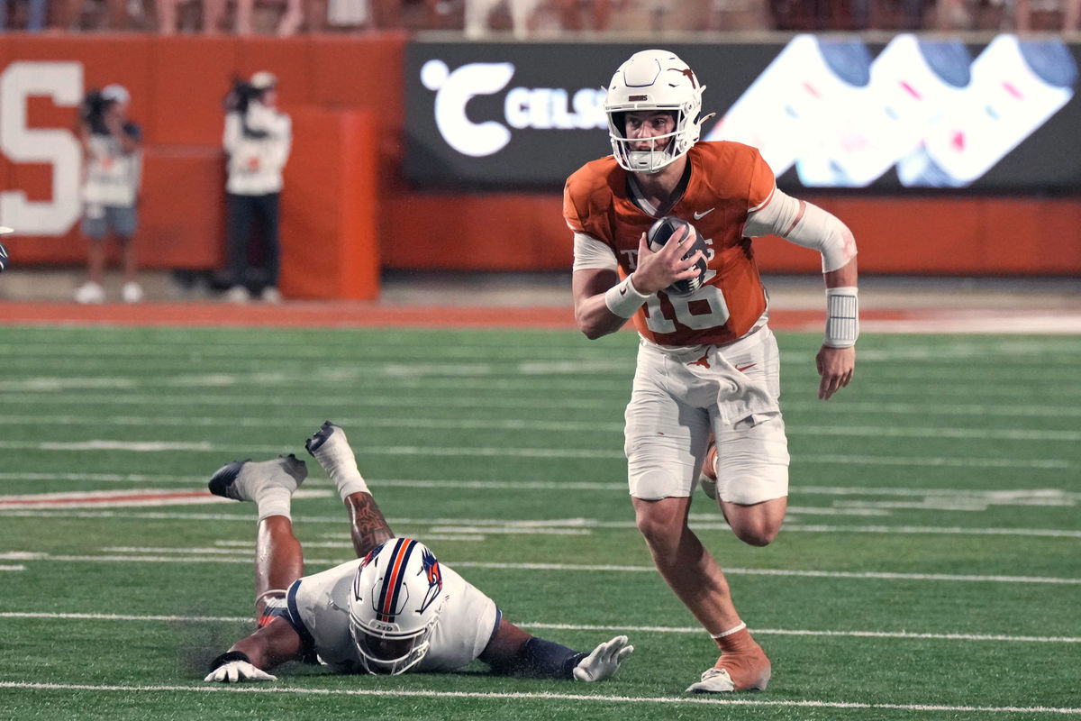 Sep 19, 2026; Austin, Texas, USA; Texas Longhorns quarterback Arch Manning (16) looks to pass the ball while defended by by UTSA Roadrunners defensive lineman Jeremiah Bailey (0) and linebacker Owen Pewee (2) during the second half at Darrell K Royal-Texas Memorial Stadium. Mandatory Credit: Scott Wachter-Imagn Images
