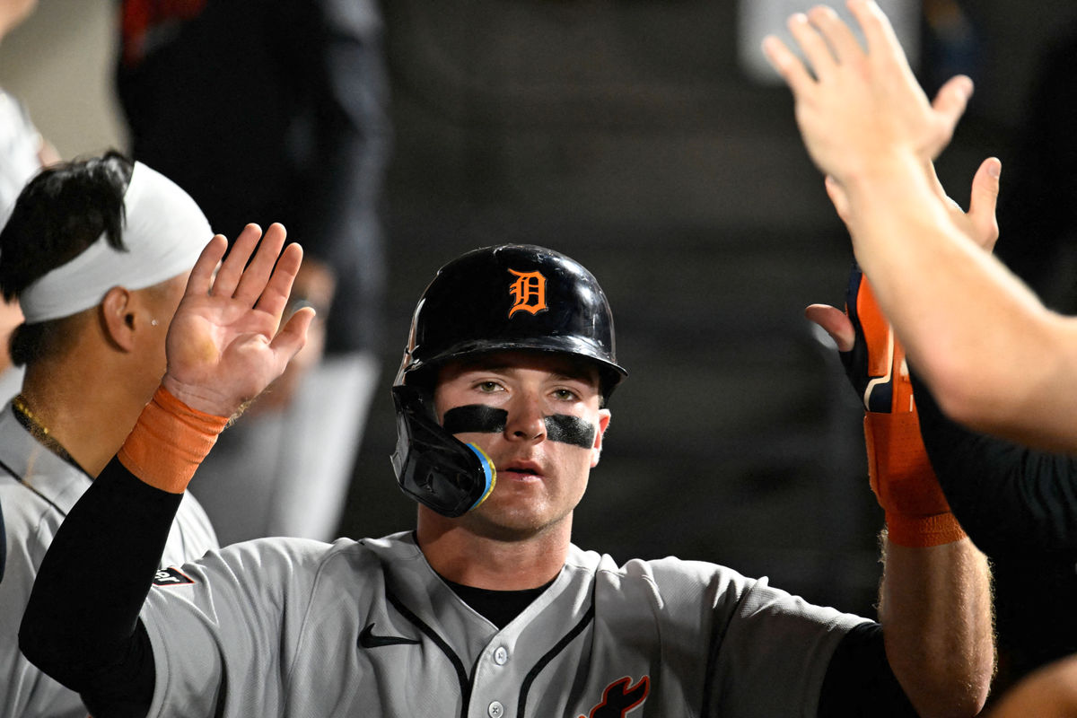 18 de setembro de 2026; Chicago, Illinois, EUA; O shortstop do Detroit Tigers, Kevin McGonigle (7), marca um ponto durante a oitava entrada contra o Chicago White Sox no Rate Field. Crédito obrigatório: Matt Marton-Imagn Images