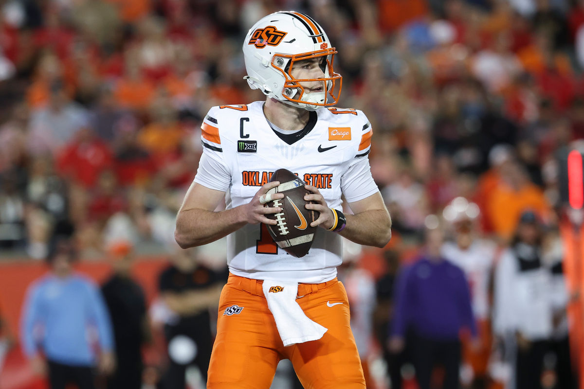 Oct 17, 2026; Houston, Texas, USA; Oklahoma State Cowboys quarterback Drew Mestemaker (17) drops back in the pocket during the first quarter against the Houston Cougars at TDECU Stadium. Mandatory Credit: Troy Taormina-Imagn Images
