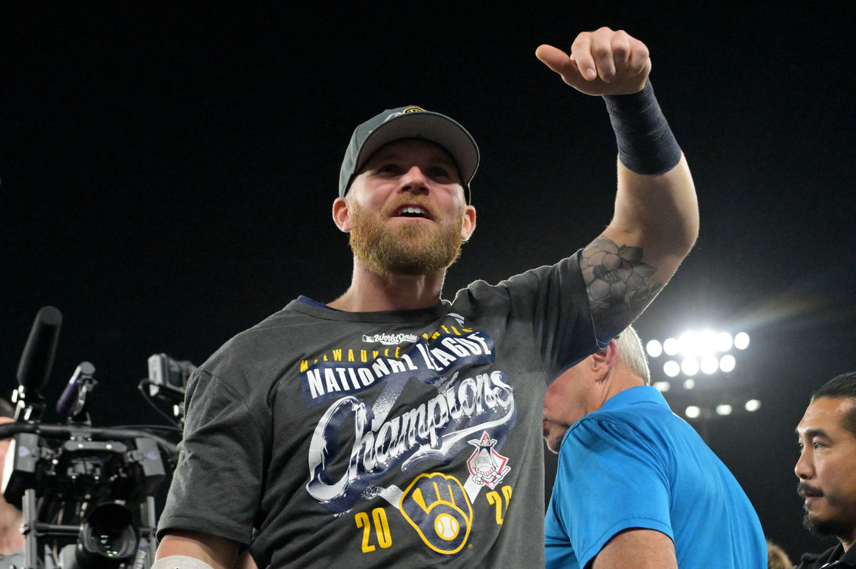 Oct 15, 2026; Los Angeles, California, USA; Milwaukee Brewers first baseman Jake Bauers (9) celebrates after defeating the Los Angeles Dodgers in game four of the NLCS for the 2026 MLB Playoffs at Uniqlo Field at Dodger Stadium. Mandatory Credit: Jayne Kamin-Oncea-Imagn Images