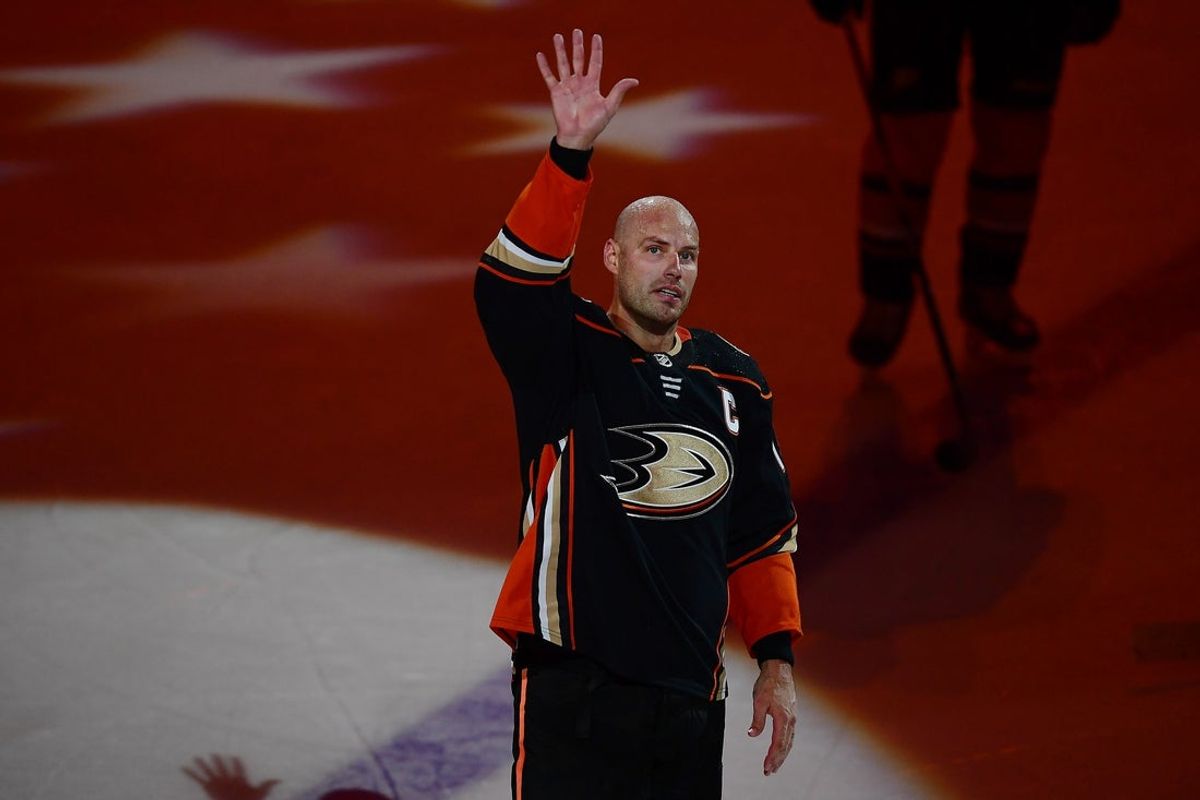 Apr 24, 2022; Anaheim, California, USA; Anaheim Ducks center Ryan Getzlaf (15) acknowledges spectators following the game against the St. Louis Blues at Honda Center. Mandatory Credit: Gary A. Vasquez-Imagn Images