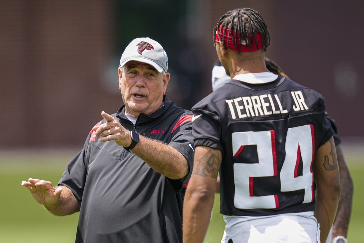 Jun 9, 2022; Atlanta, Georgia, USA; Atlanta Falcons defensive coordinator Dean Pees talks to cornerback A J Terrell (24) during OTA at Falcons Training Complex. Mandatory Credit: Dale Zanine-Imagn Images