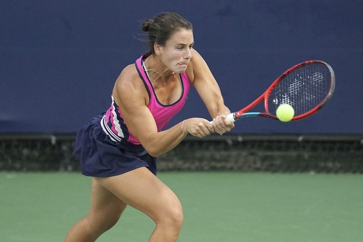 Sep 15, 2023; San Diego, CA, USA;  Emma Navarro of the United States hits a backhand against Sofia Kenin of the United States (not pictured) during the semifinals of the San Diego Open at the Barnes Tennis Center.