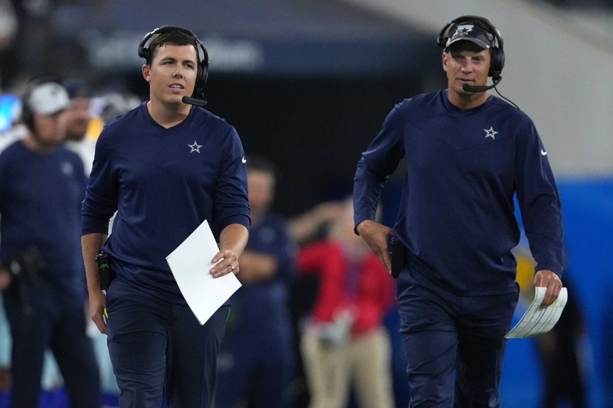 (File photo) Kellen Moore (left) and quarterbacks coach Doug Nussmeier, pictured with the Cowboys in 2022, are back together with the New Orleans Saints. Mandatory Credit: Kirby Lee-Imagn Images