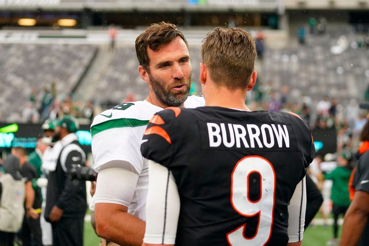 (File photo) Current Bengals starter Joe Flacco and Joe Burrow, who is pushing to return from surgery, talk after the Bengals beat the Jets in 2022.