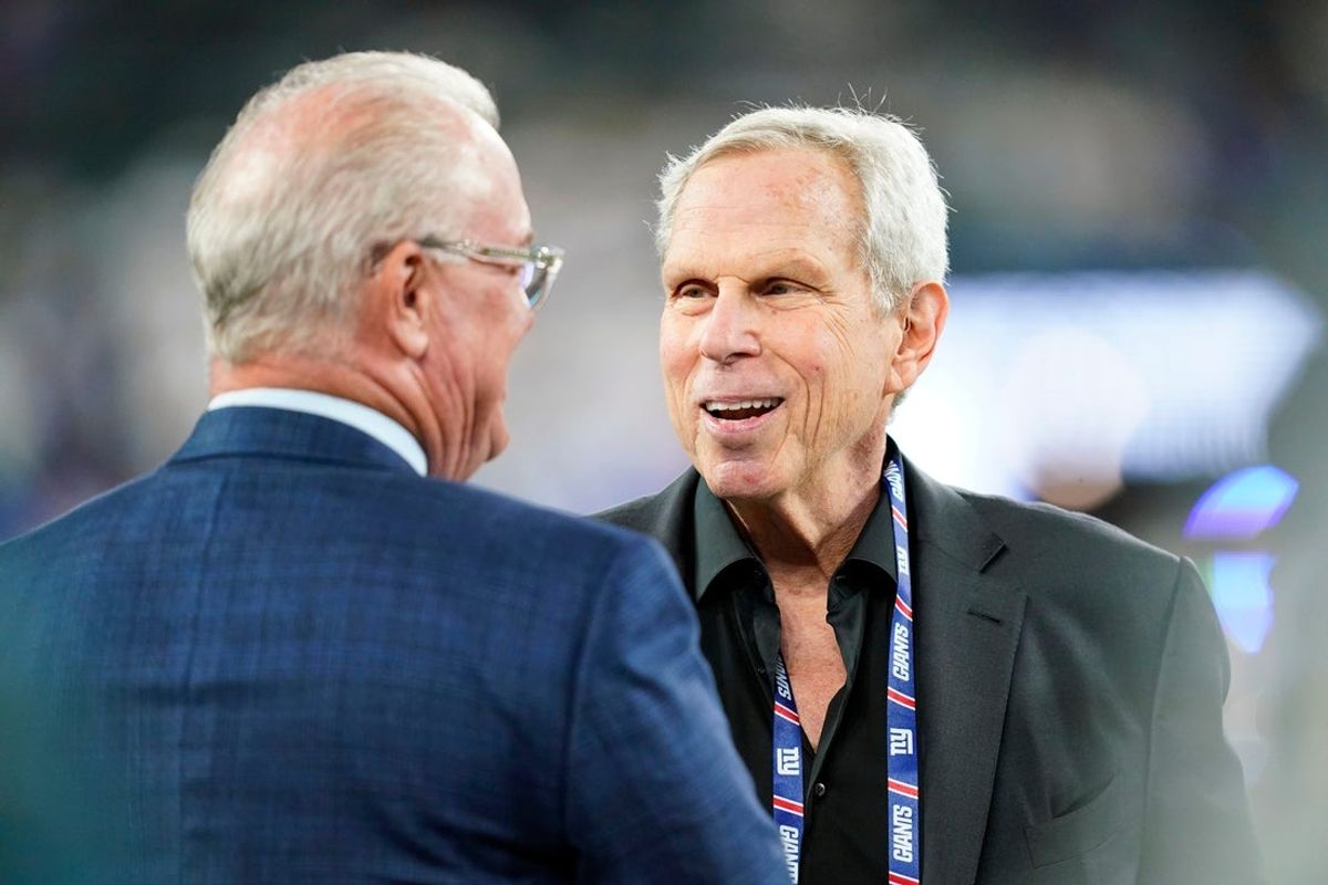 New York Giants co-owner Steve Tisch, right, on the field before the Giants face the Dallas Cowboys at MetLife Stadium on Monday, Sept. 26, 2022.

Nfl Ny Giants Vs Dallas Cowboys Cowboys At Giants