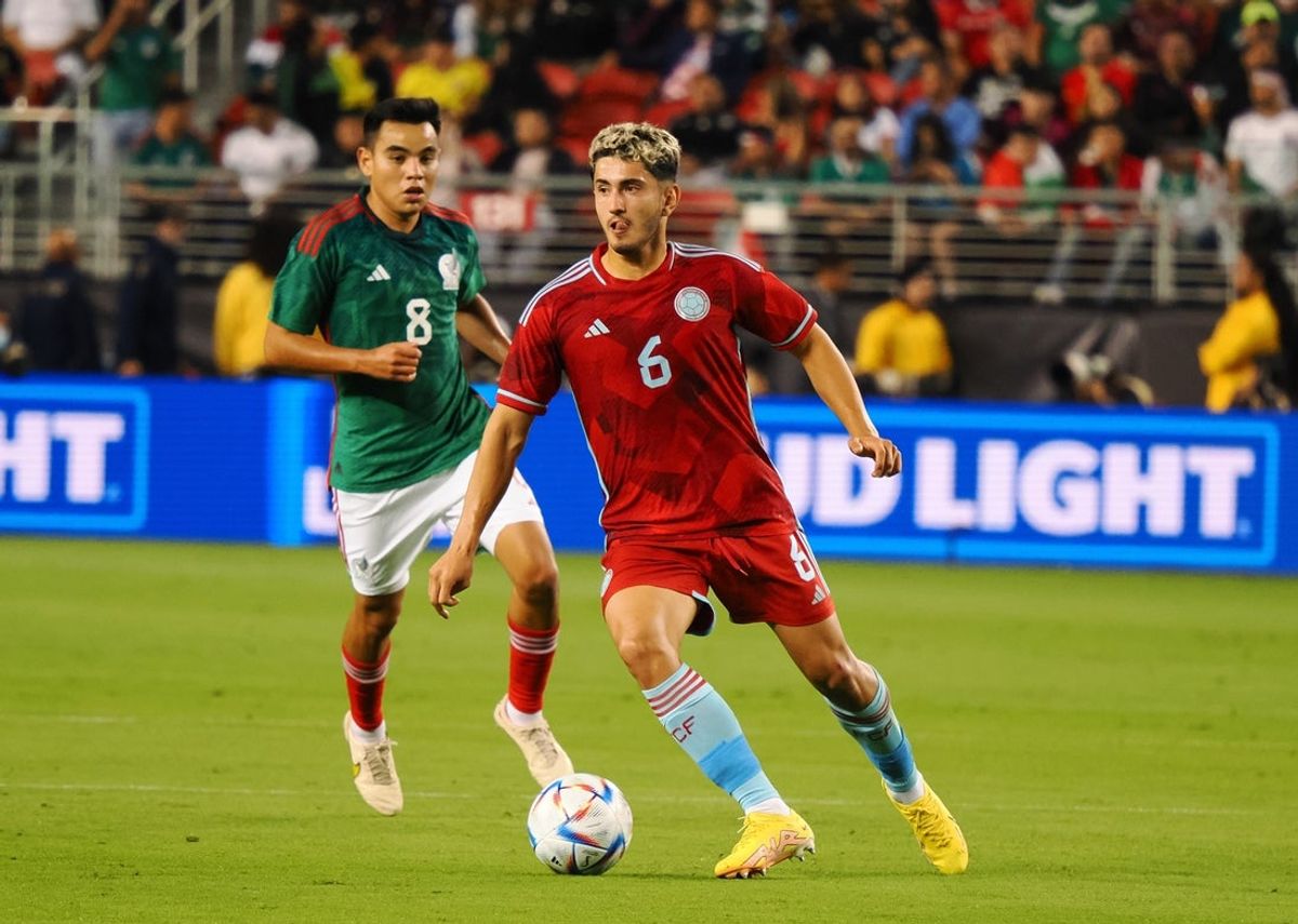 Sep 27, 2022; Santa Clara, California, USA; Colombia midfielder Steven Alzate (6) controls the ball ahead of Mexico midfielder Carlos Rodriquez (8) during the first half at Levi's Stadium. Mandatory Credit: Kelley L Cox-Imagn Images